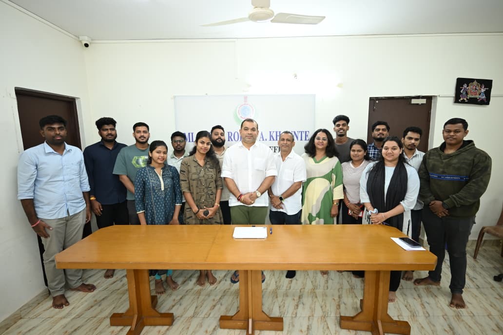Live student batch photographed after a hands-on training session